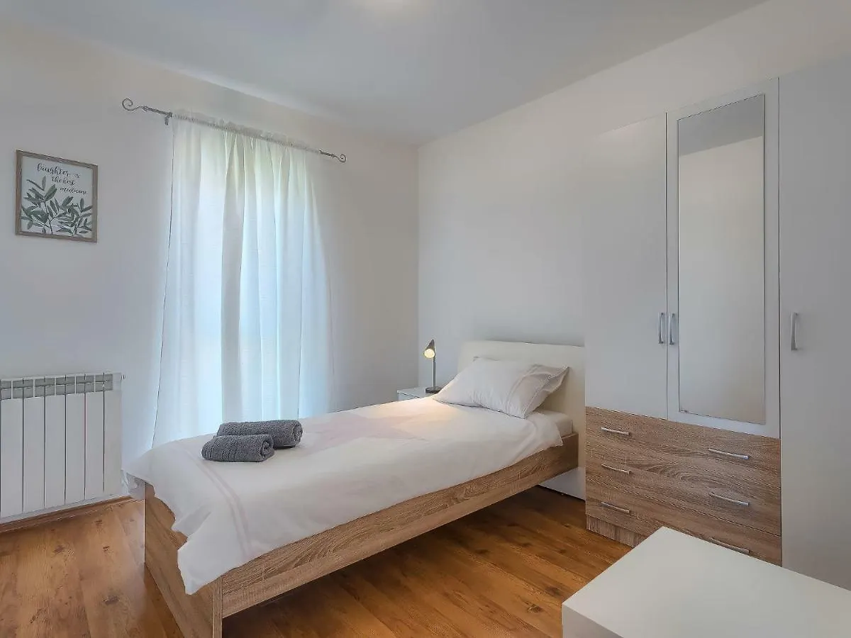 Holiday Home Gojak By Interhome Pula